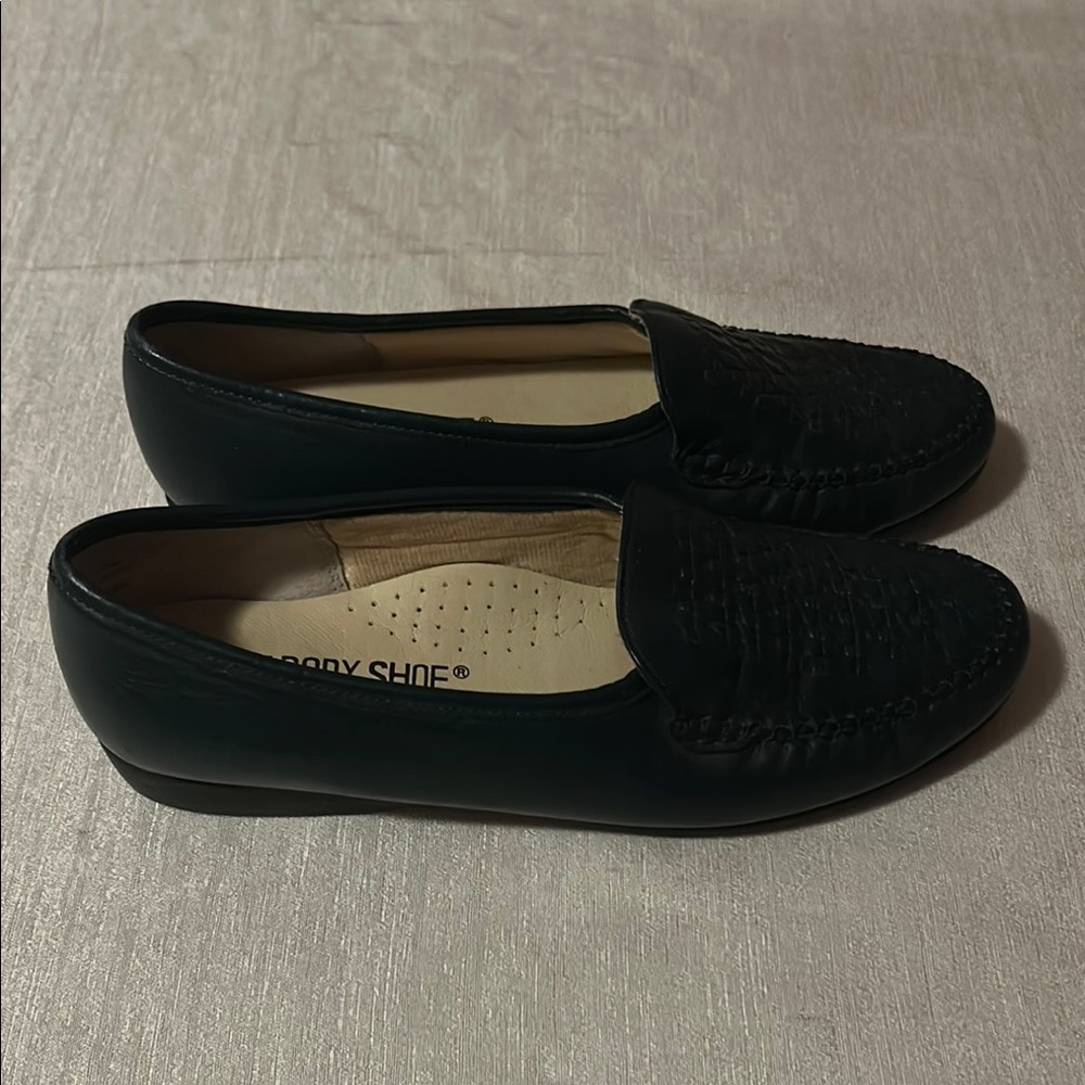 Hush Puppies Black Flats Timeless Loafers - Picture 4 of 5